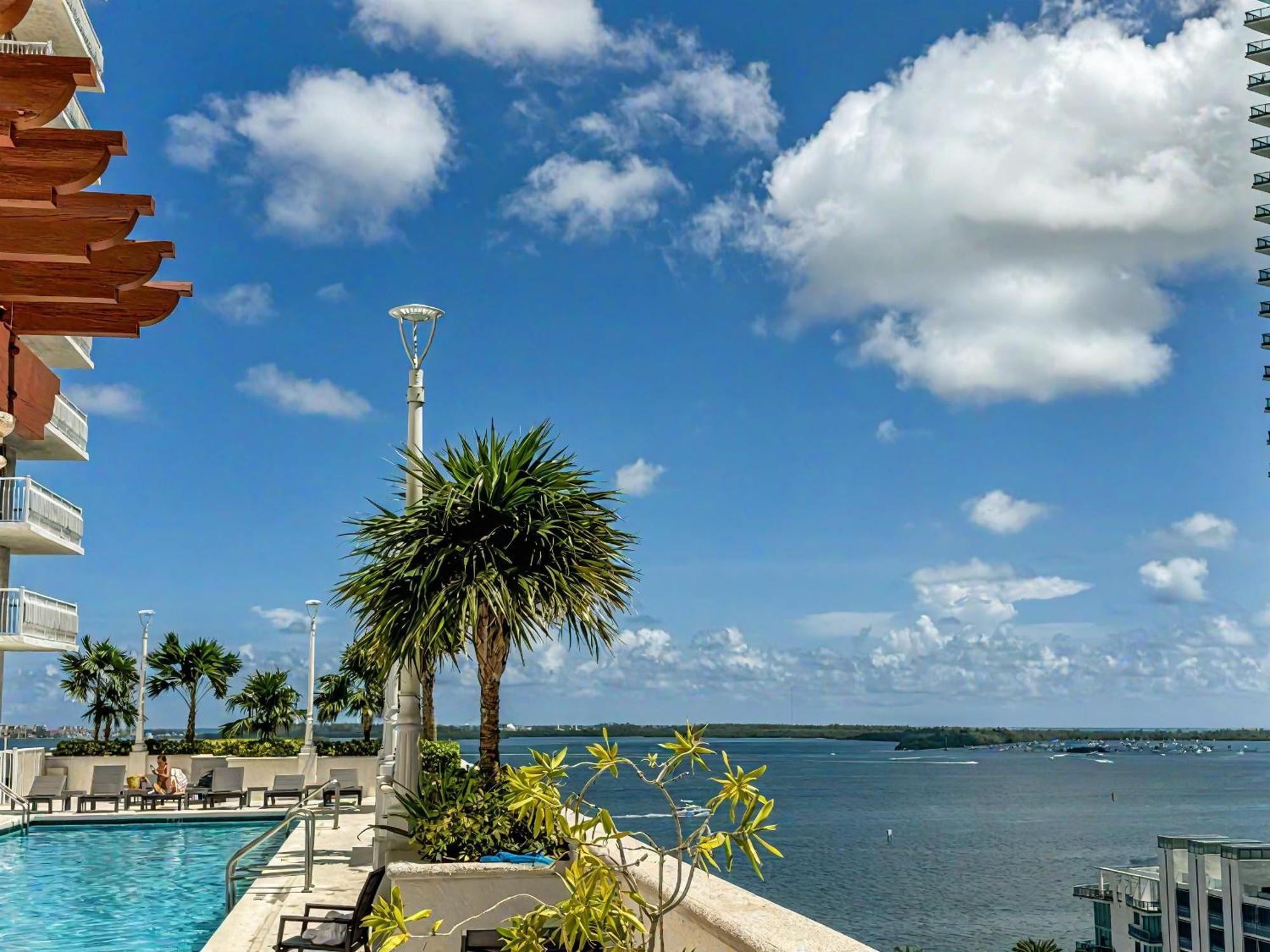 Elegant Centric Vibrant Pool Jacuzzi Free Parking Apartment Miami Luaran gambar